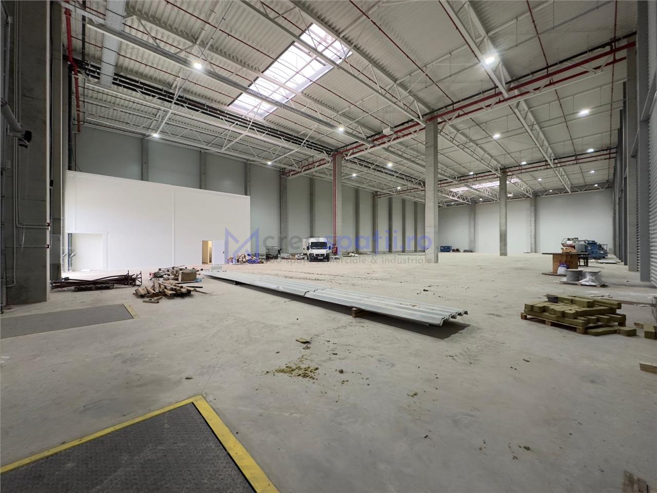 Hala 2742mp, Bratuleni