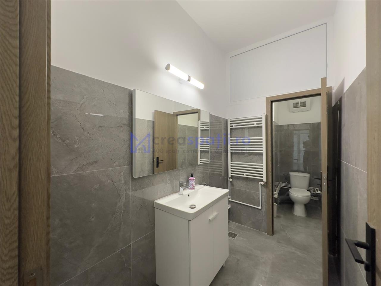 Spatiu clinica  8 cabinete noi  200mp, Centrul Civic Iasi