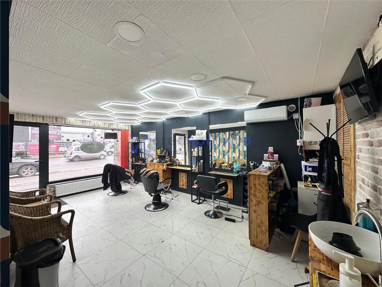 Spatiu de la 20mp la 50mp, zona intersectia Poitiers, Bucium, Trei Fantani