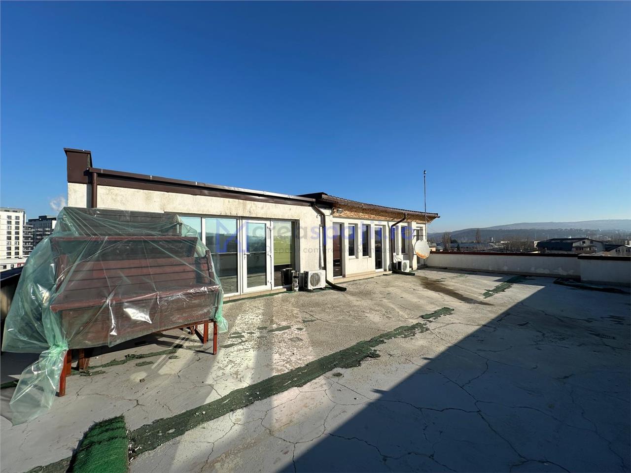 Cladire de la 600mp la 1000mp, zona Jumbo