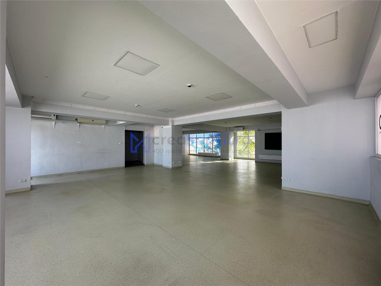 Cladire de la 600mp la 1000mp, zona Jumbo