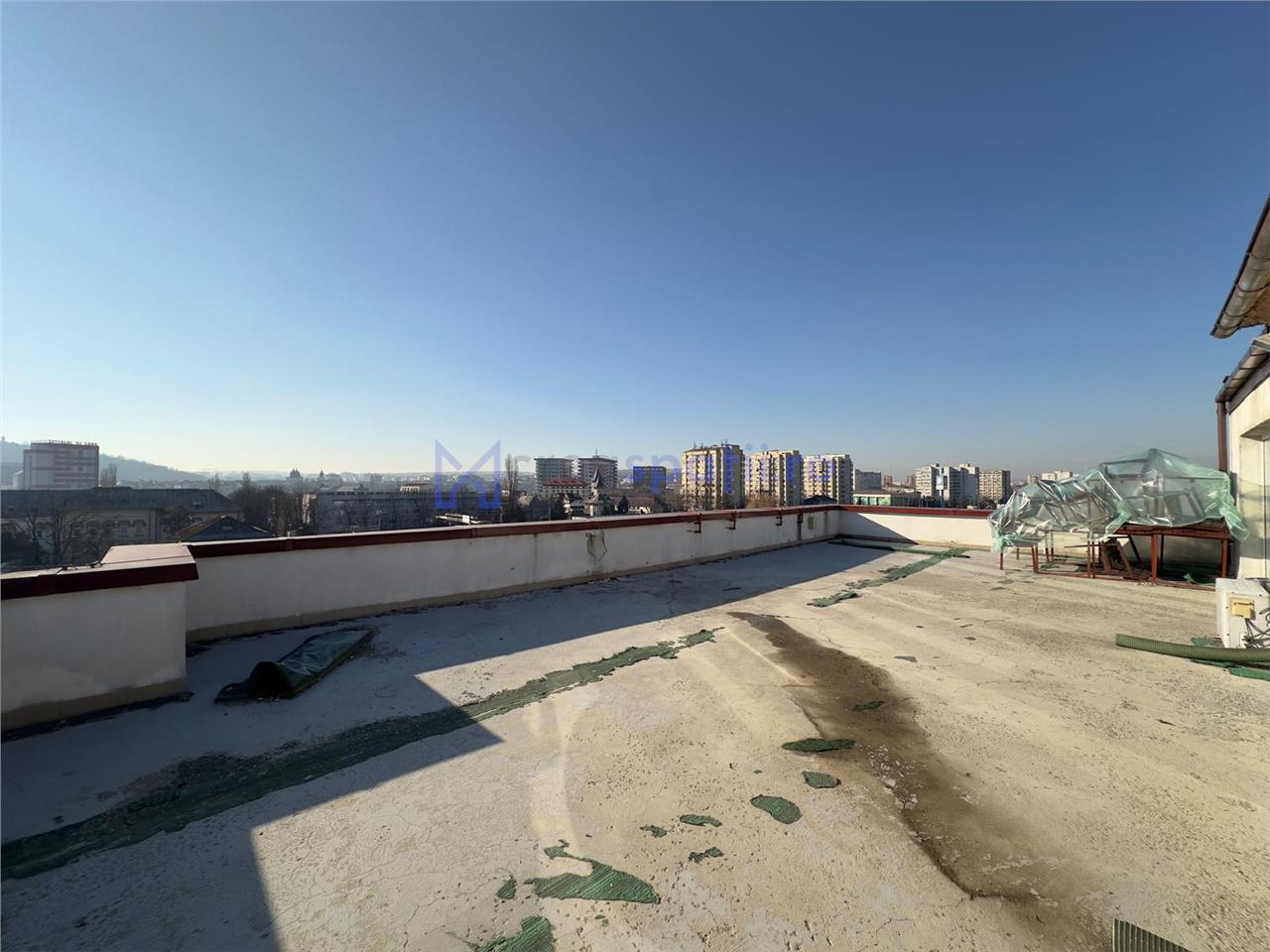 Cladire de la 600mp la 1000mp, zona Jumbo