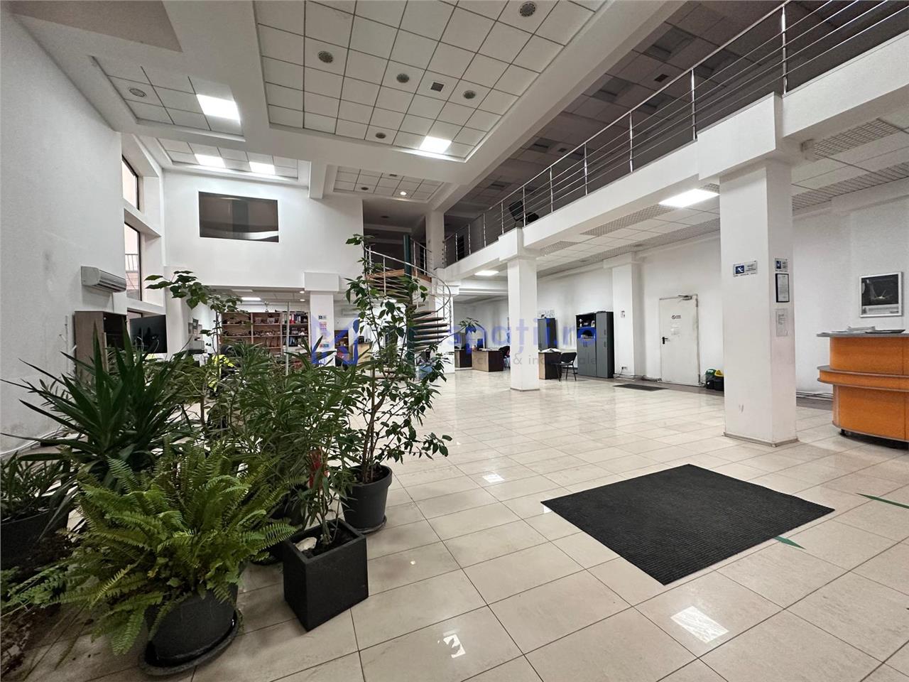 Showroom 330mp, rond Mall Moldova