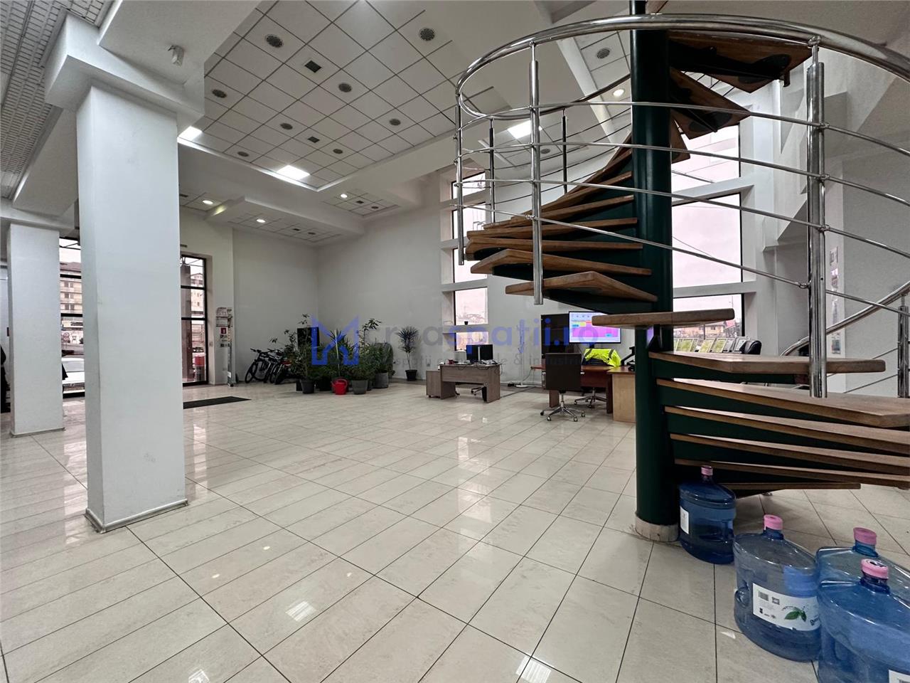 Showroom 330mp, rond Mall Moldova