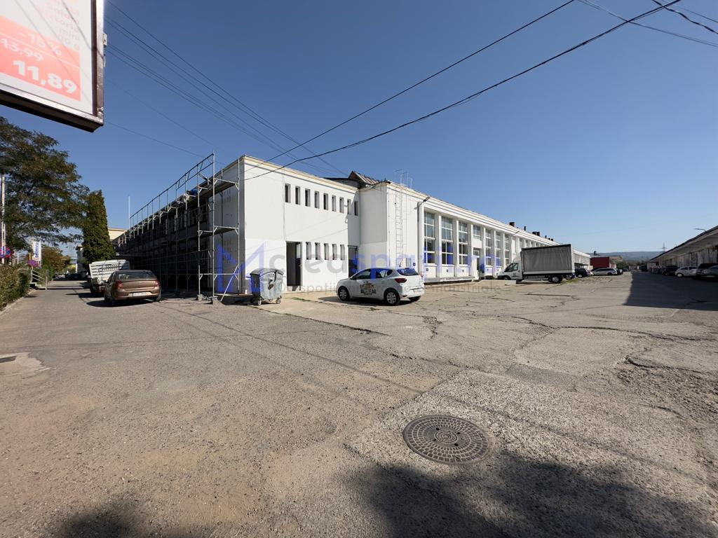 Showroom 457mp langa Carrefour, Kaufland, magazine tehnice