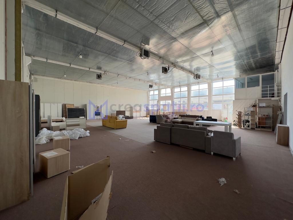 Showroom 457mp langa Carrefour, Kaufland, magazine tehnice