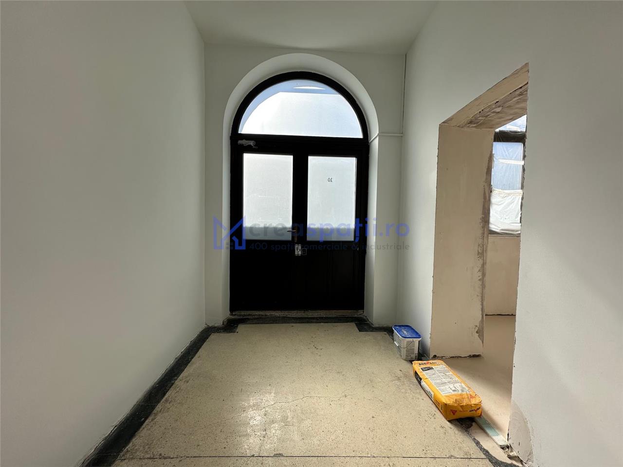 Spatiu parter, sursa apa in el, 13mp, centru, Cuza Voda