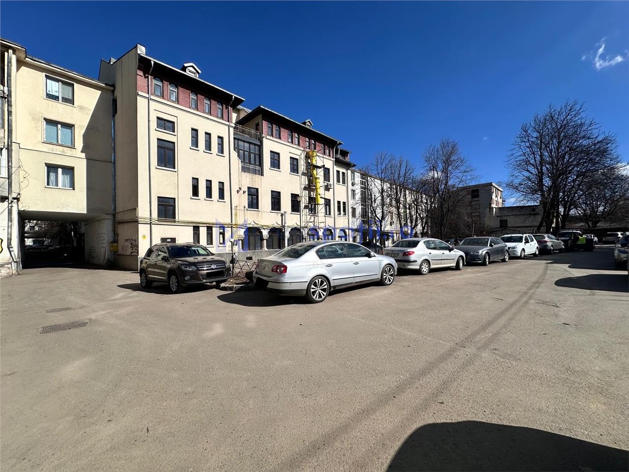 Spatiu parter, sursa apa in el, 13mp, centru, Cuza Voda