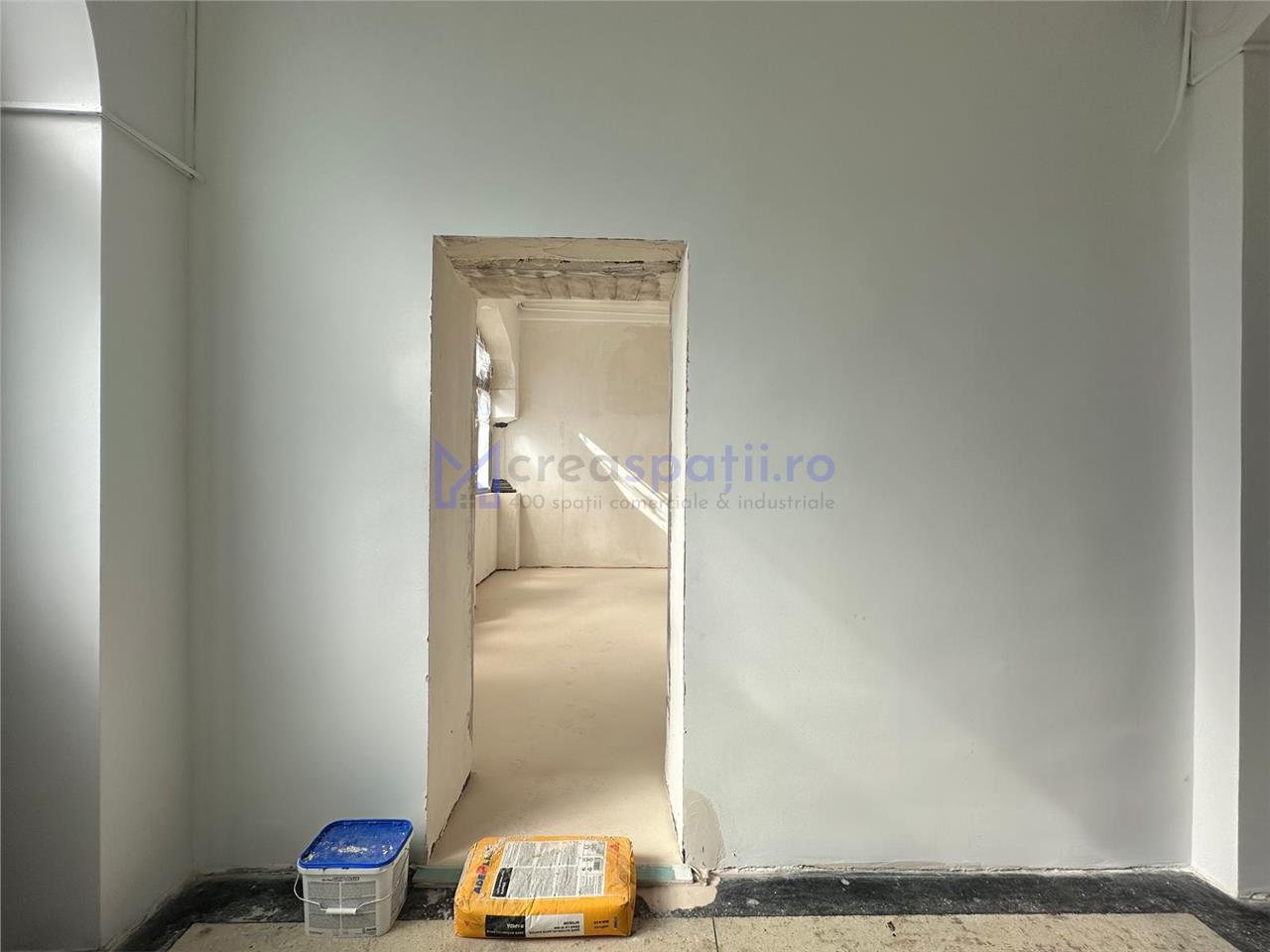 Spatiu parter, sursa apa in el, 13mp, centru, Cuza Voda