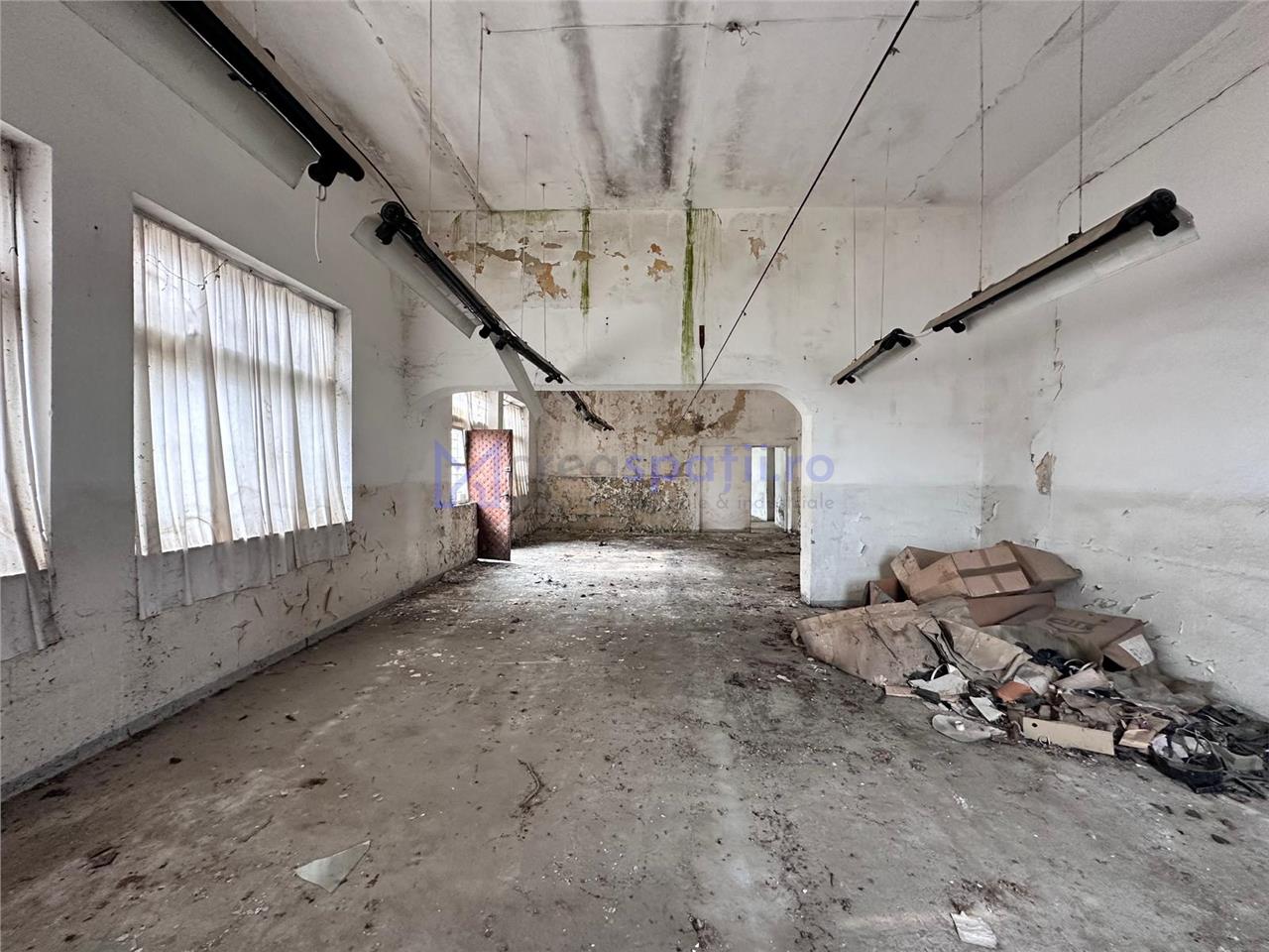 Hala, spatiu comercial, vad, de la 423mp la 1744mp, Vama Albita