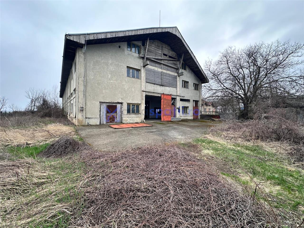 Hala, spatiu comercial, vad, de la 423mp la 1744mp, Vama Albita