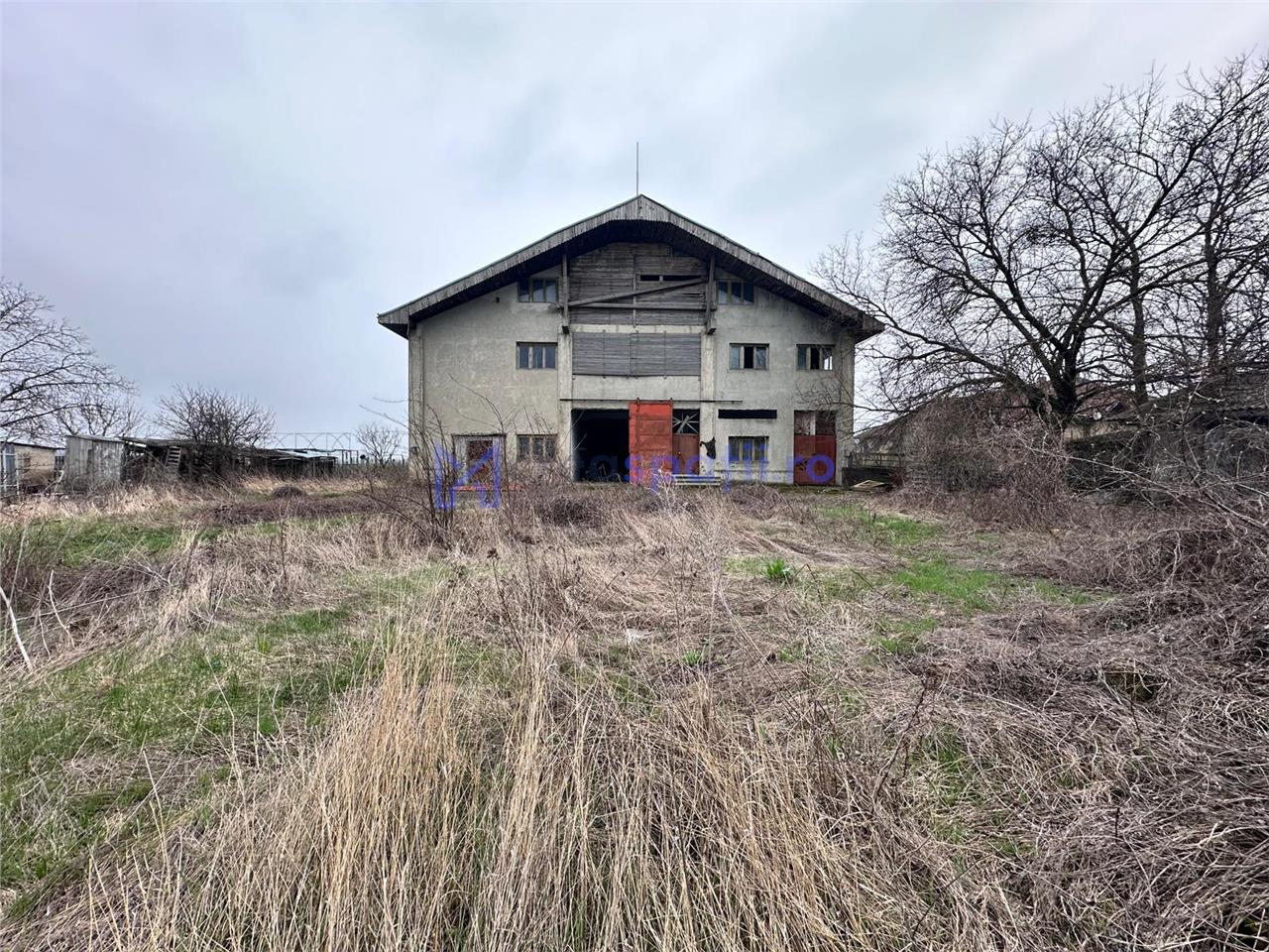 Hala, spatiu comercial, vad, de la 423mp la 1744mp, Vama Albita