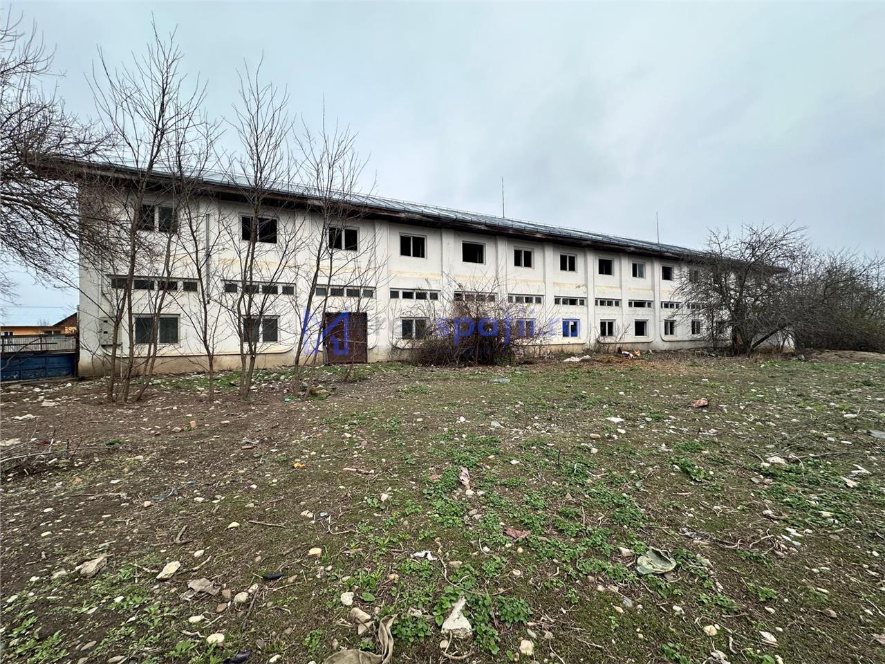 Hala, spatiu comercial, vad, de la 423mp la 1744mp, Vama Albita