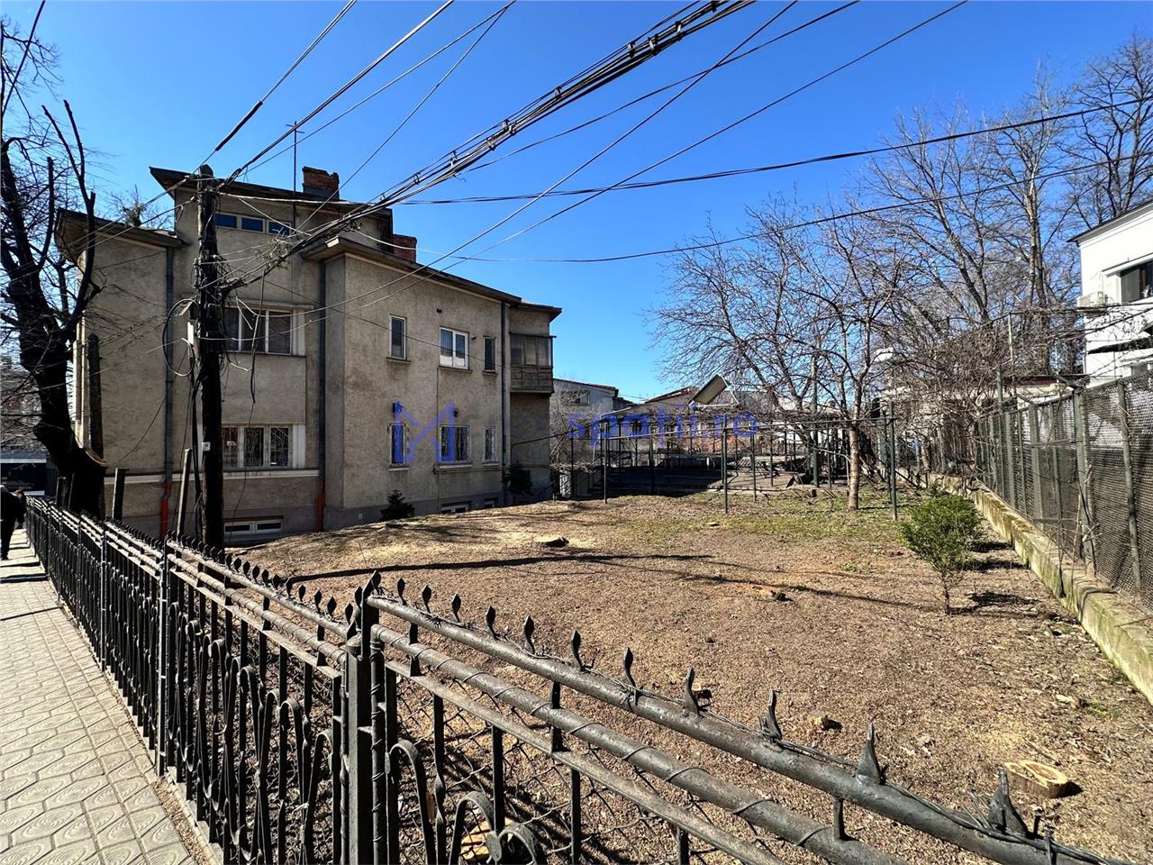 Spatiu comercial de la 75mp la 151mp, parcare, intersectie zona garii