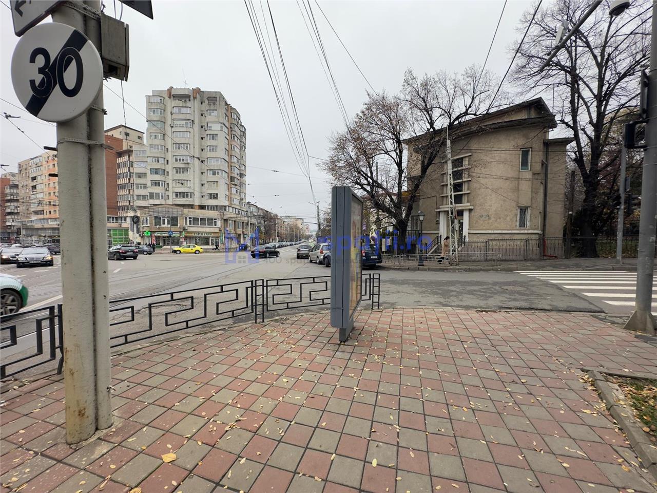 Spatiu comercial de la 75mp la 151mp, parcare, intersectie zona garii