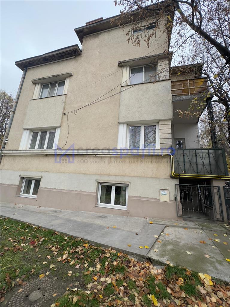 Spatiu comercial de la 75mp la 151mp, parcare, intersectie zona garii