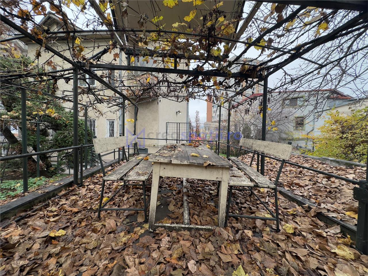 Spatiu comercial de la 75mp la 151mp, parcare, intersectie zona garii