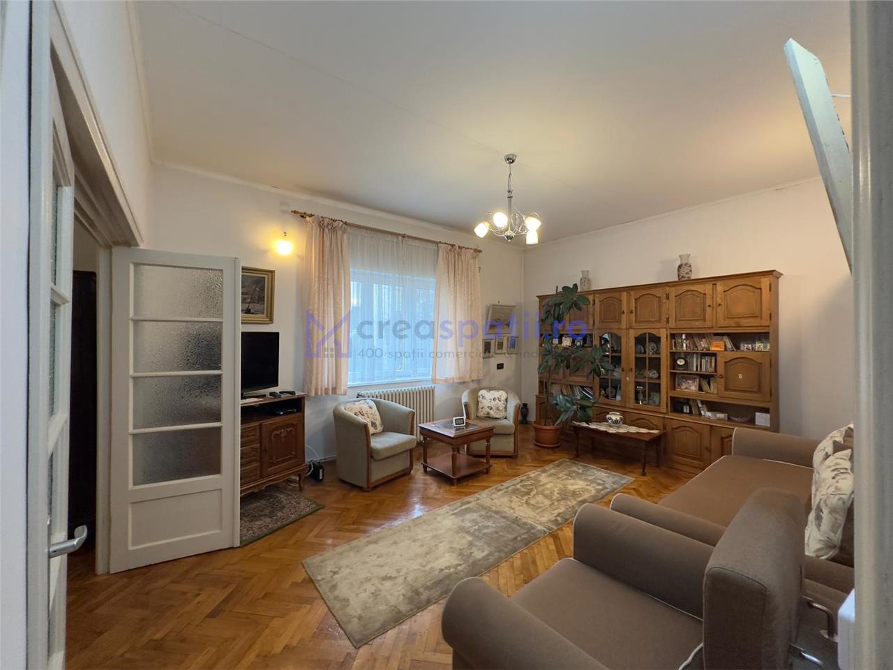 Spatiu comercial de la 75mp la 151mp, parcare, intersectie zona garii