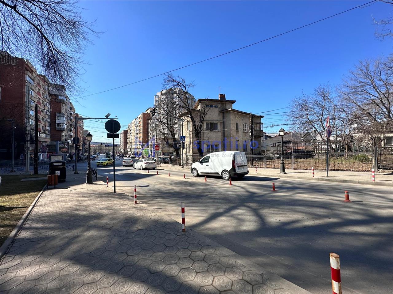 Spatiu comercial de la 75mp la 151mp, parcare, intersectie zona garii